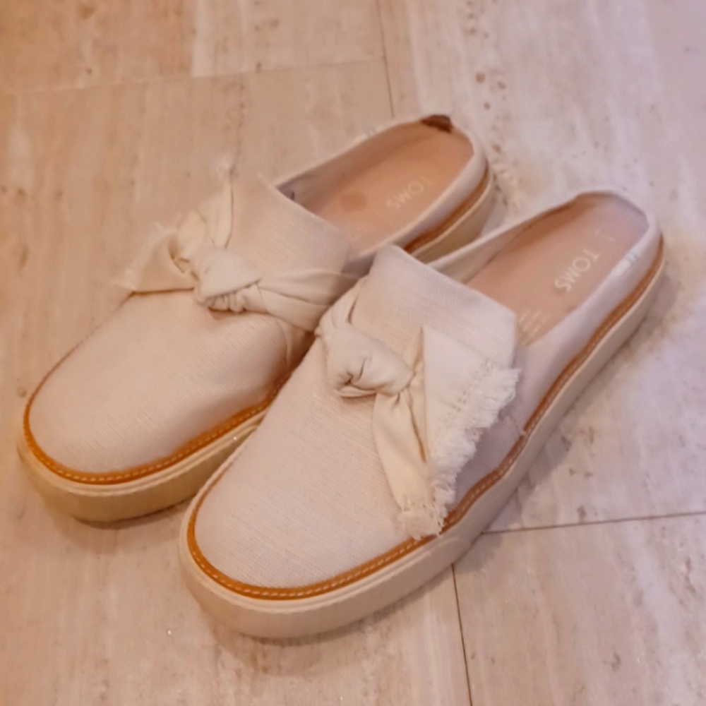 Stylish Tom's Canvas Slides